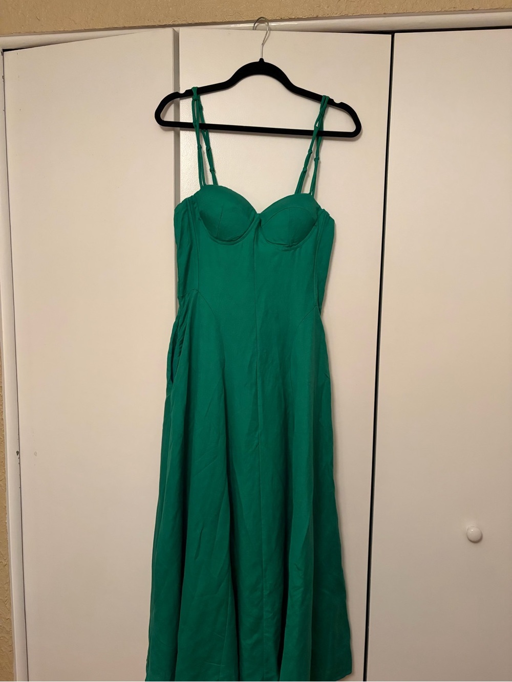 MOTF Emerald Strapless Sweetheart Bust Dress